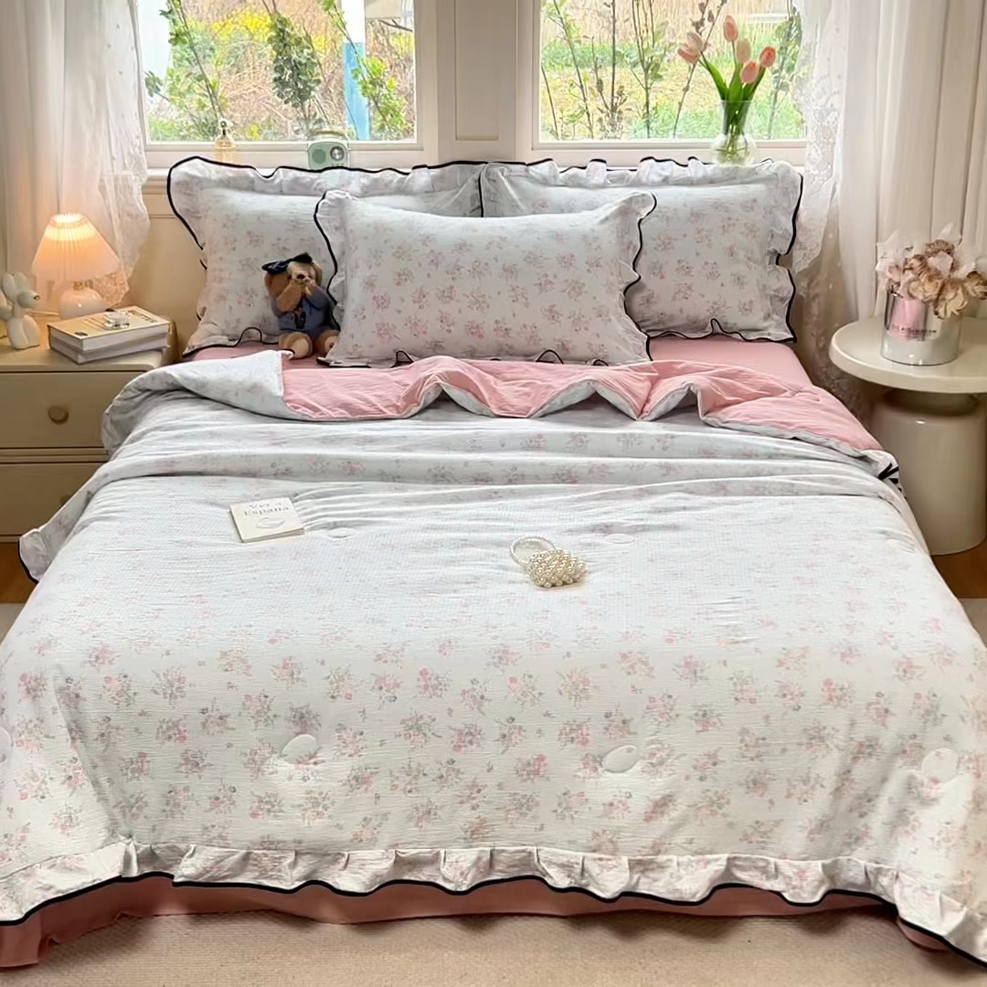 91家纺网 家纺一手货源 找家纺 梦纤绒 2026新款法式全棉花边夏被夏凉被空调被四件套 花间语