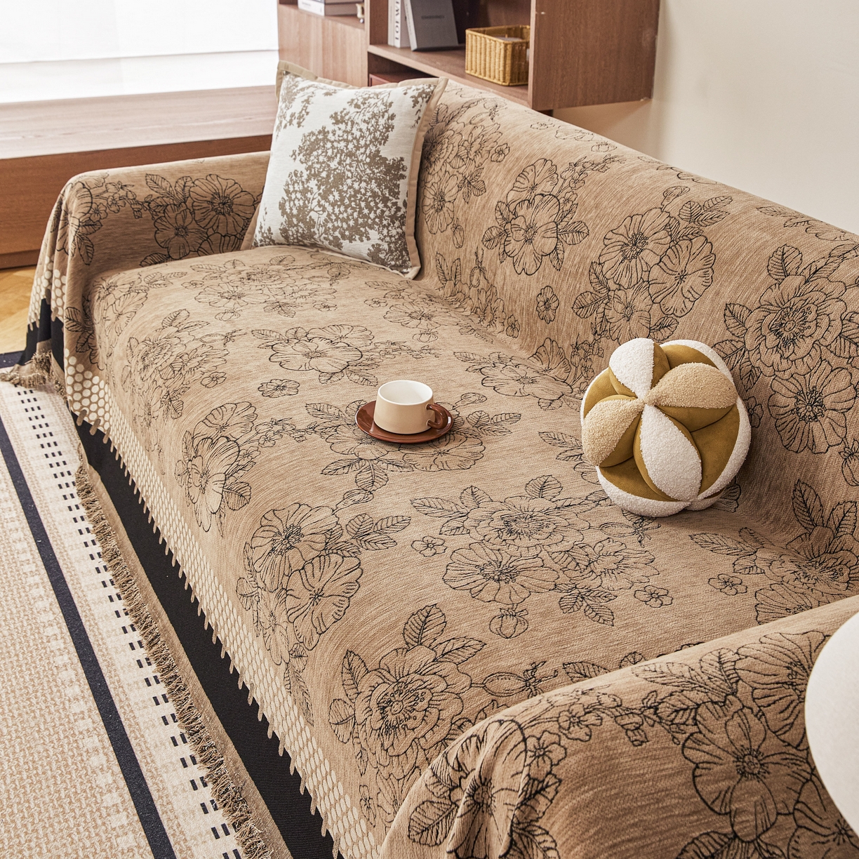 91家纺网 家纺一手货源 找家纺 逐日沙发套 2026新款加厚雪尼尔-沙发巾 焦糖花影