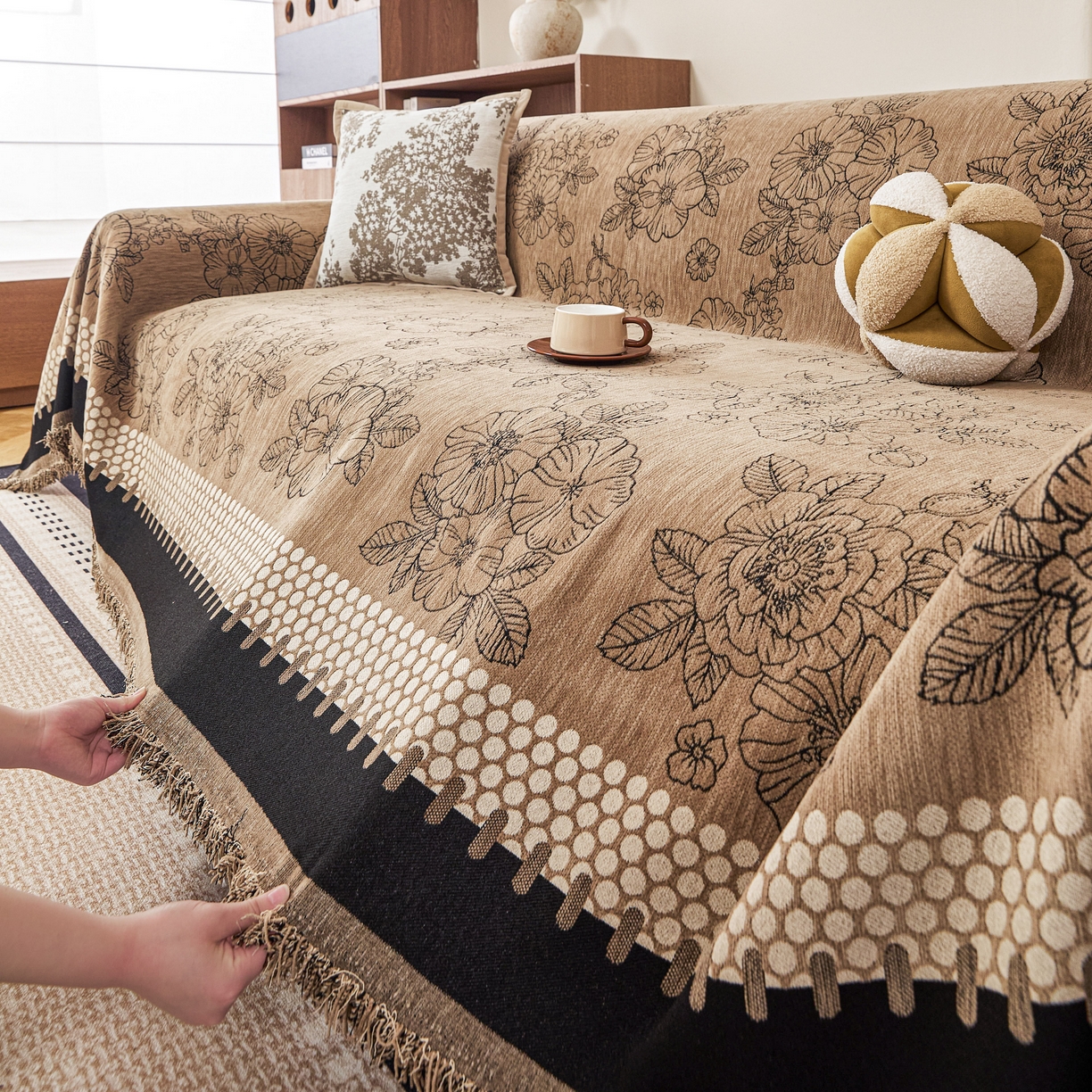 91家纺网 家纺一手货源 找家纺 逐日沙发套 2026新款加厚雪尼尔-沙发巾 焦糖花影