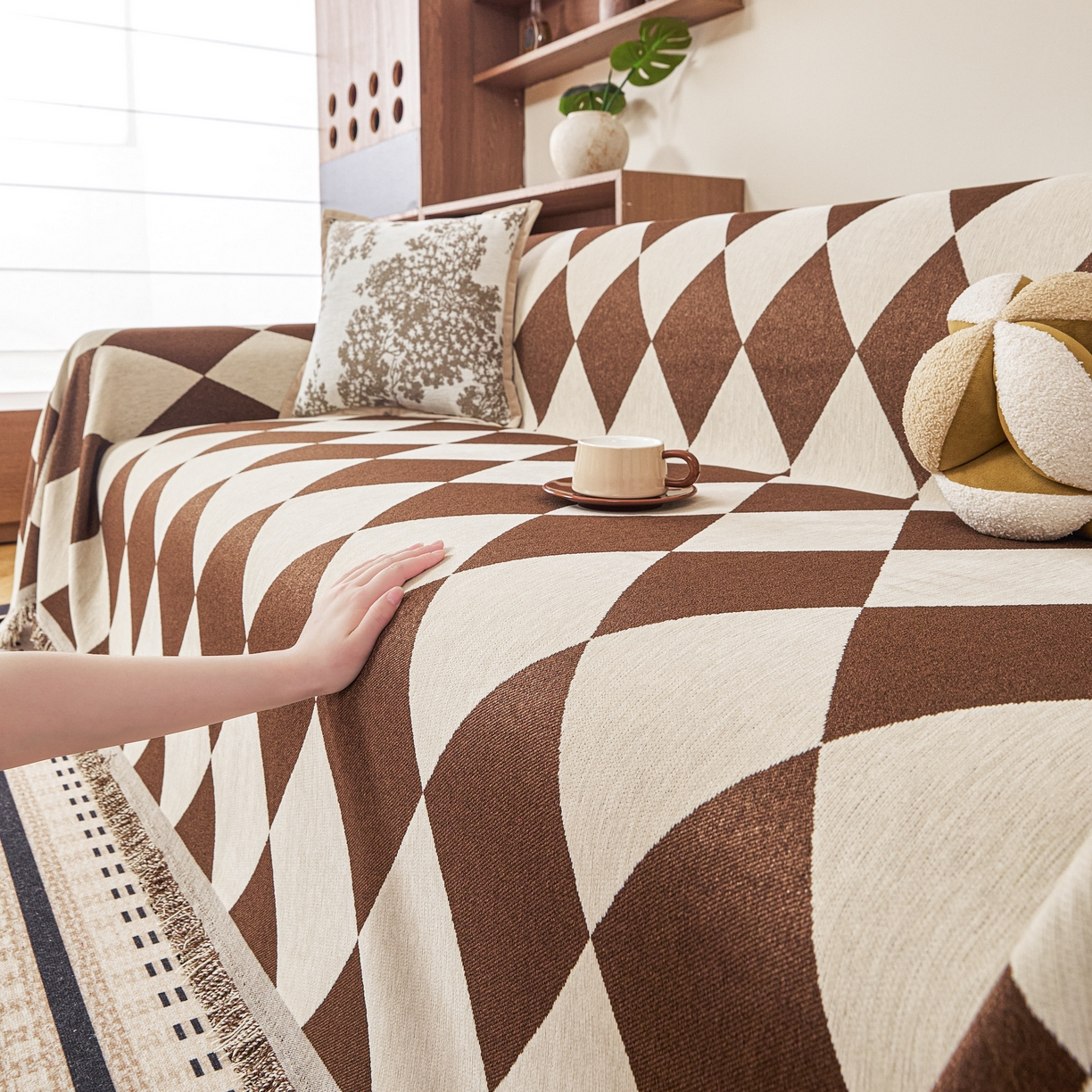 91家纺网 家纺一手货源 找家纺 逐日沙发套 2026新款加厚雪尼尔-沙发巾 摩卡棋盘