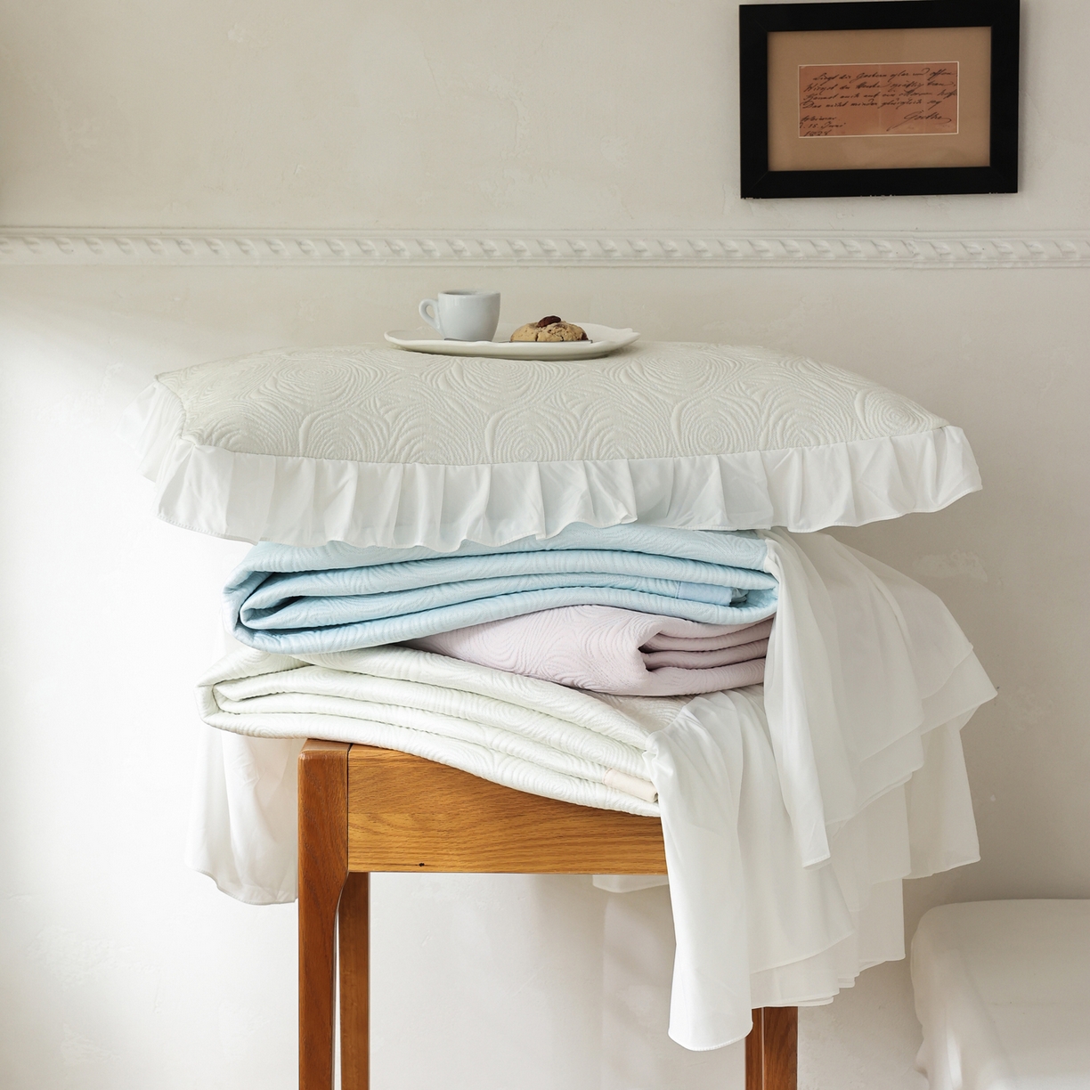 91家纺网 家纺一手货源 找家纺 三味舒屋 2026新款PE凉感冰豆豆床裙款三件套-夏梦玫瑰 组合图