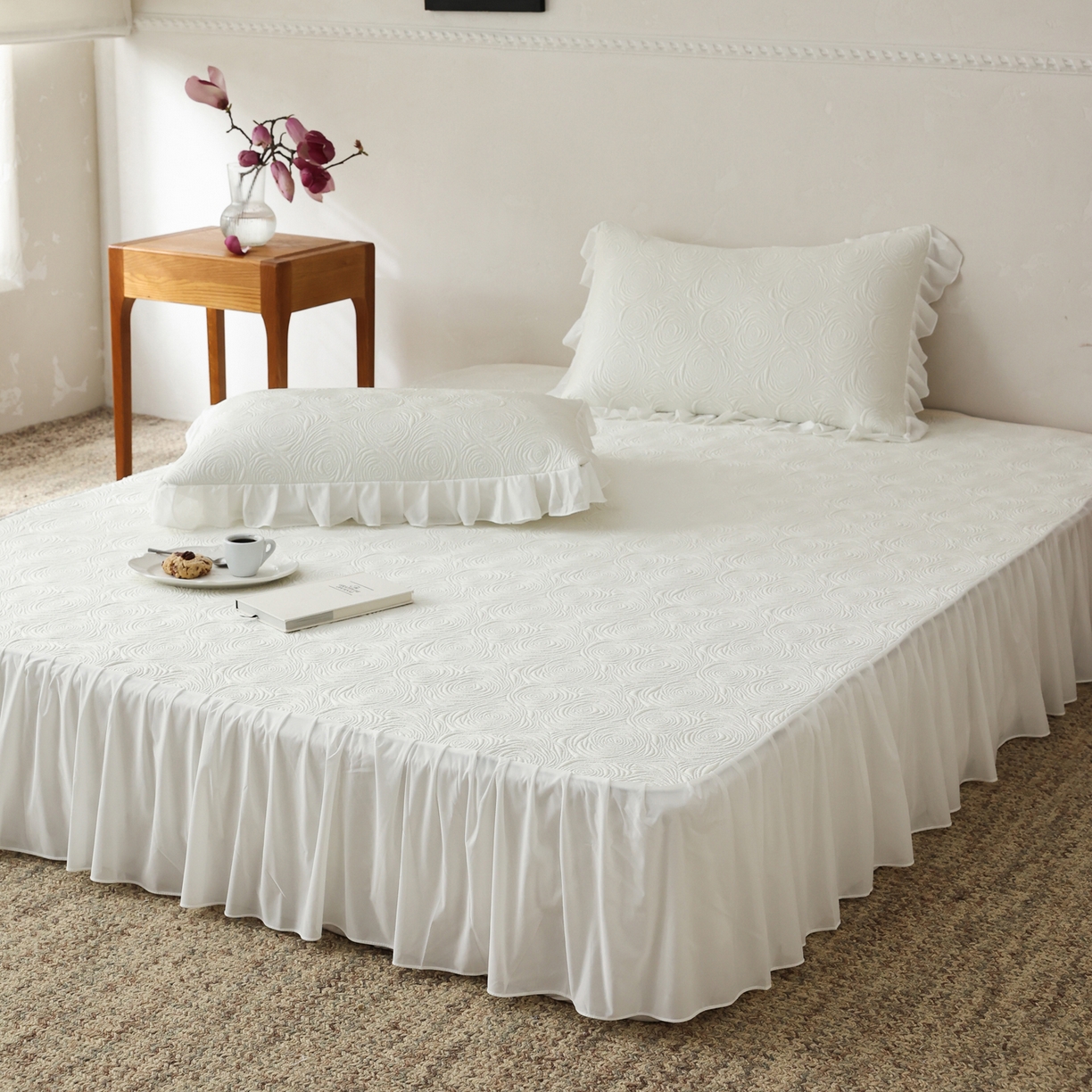 91家纺网 家纺一手货源 找家纺 三味舒屋 2026新款PE凉感冰豆豆床裙款三件套-夏梦玫瑰 夏梦白