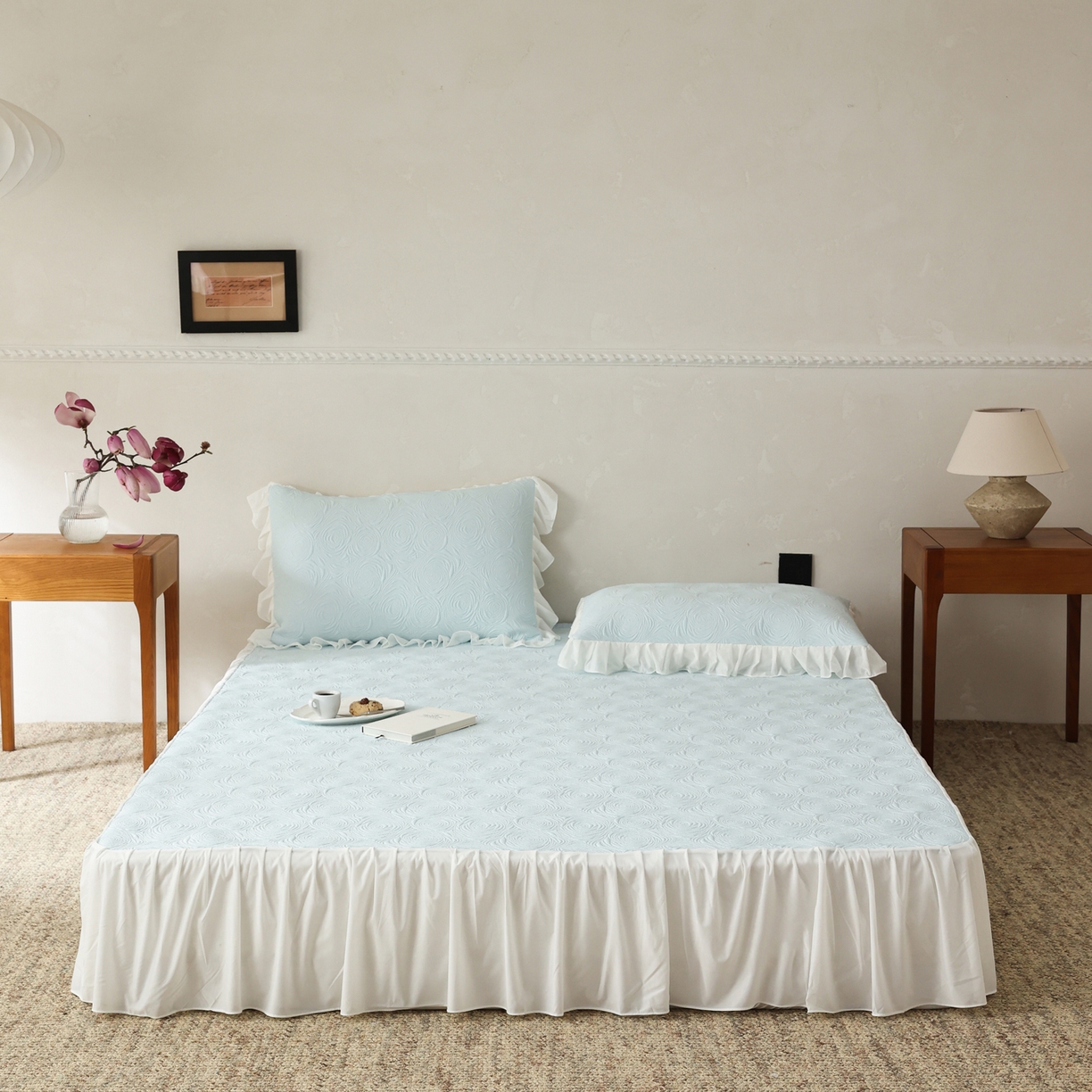 91家纺网 家纺一手货源 找家纺 三味舒屋 2026新款PE凉感冰豆豆床裙款三件套-夏梦玫瑰 夏梦蓝