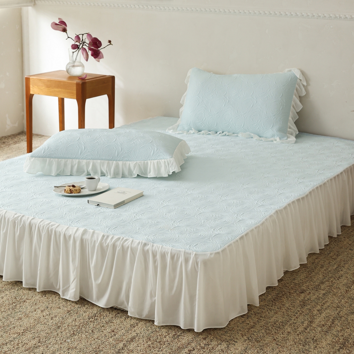 91家纺网 家纺一手货源 找家纺 三味舒屋 2026新款PE凉感冰豆豆床裙款三件套-夏梦玫瑰 夏梦蓝