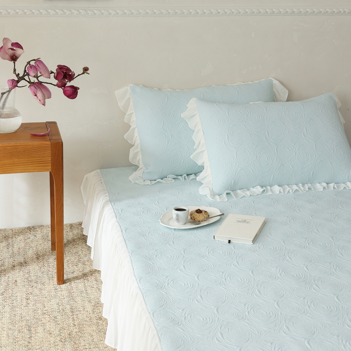 91家纺网 家纺一手货源 找家纺 三味舒屋 2026新款PE凉感冰豆豆床裙款三件套-夏梦玫瑰 夏梦蓝