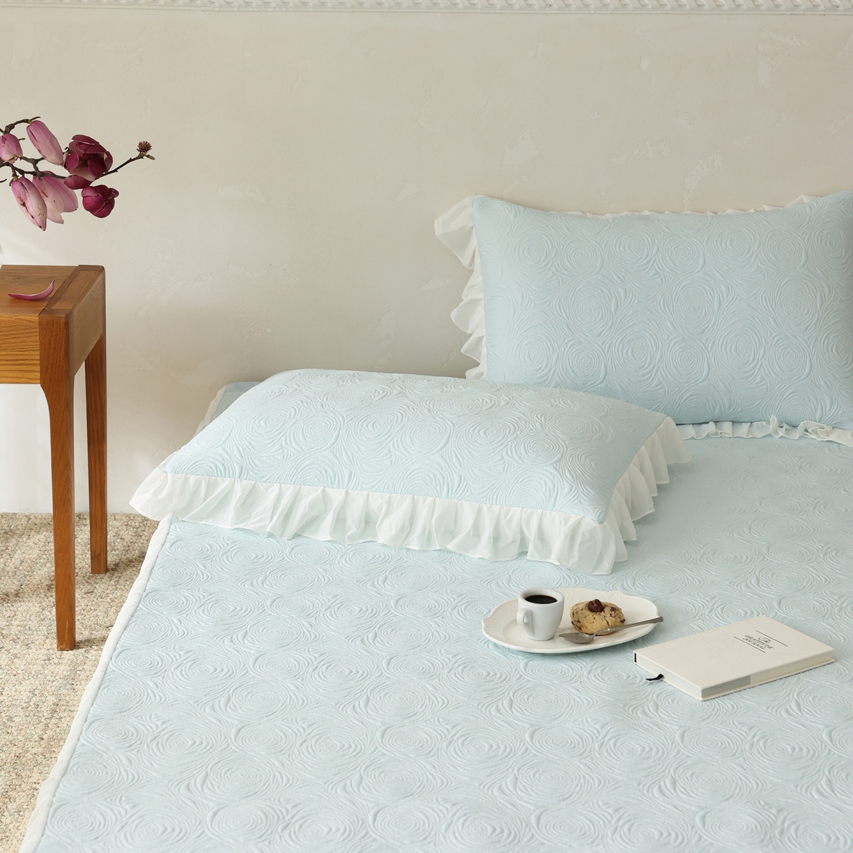 91家纺网 家纺一手货源 找家纺 三味舒屋 2026新款PE凉感冰豆豆床裙款三件套-夏梦玫瑰 夏梦蓝