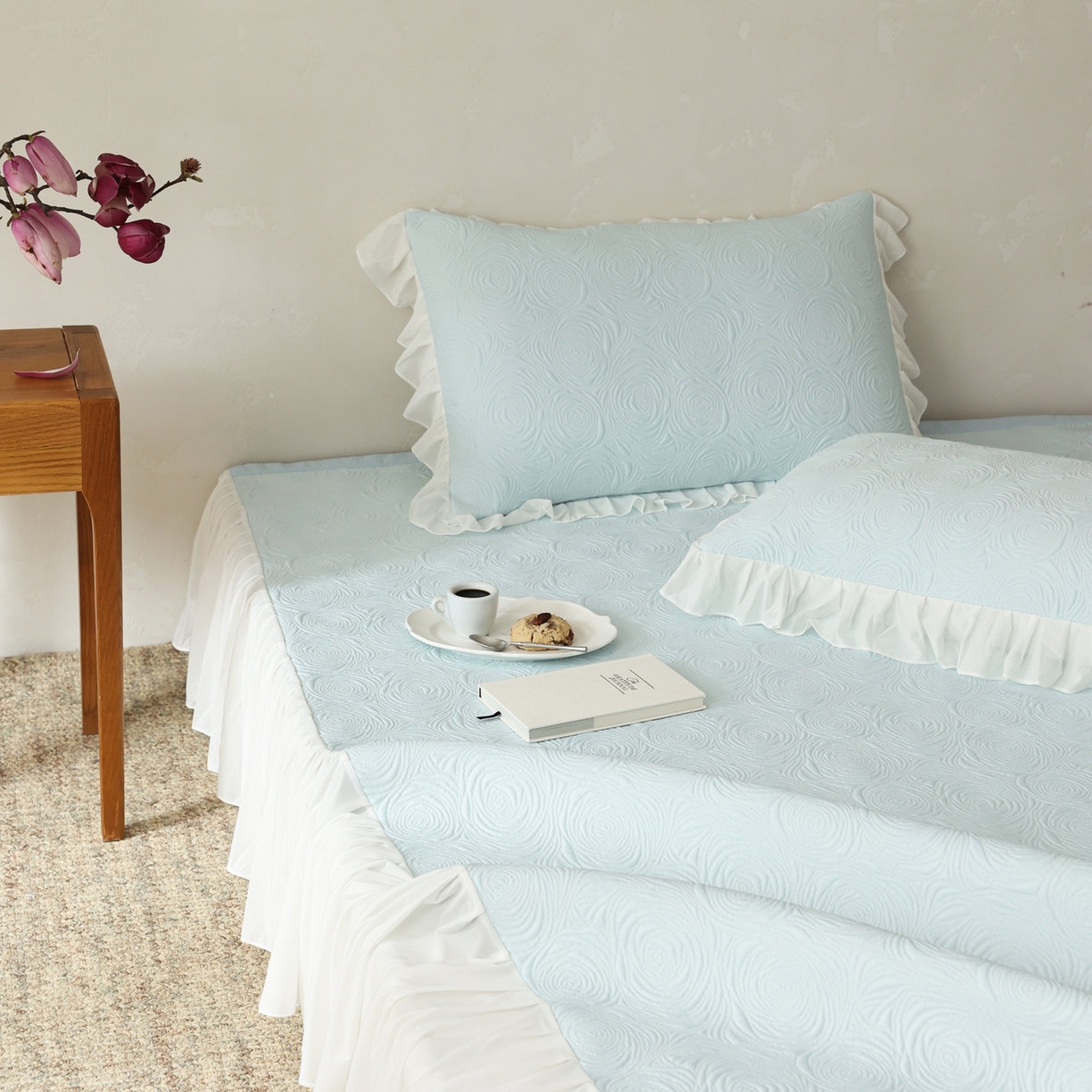 91家纺网 家纺一手货源 找家纺 三味舒屋 2026新款PE凉感冰豆豆床裙款三件套-夏梦玫瑰 夏梦蓝