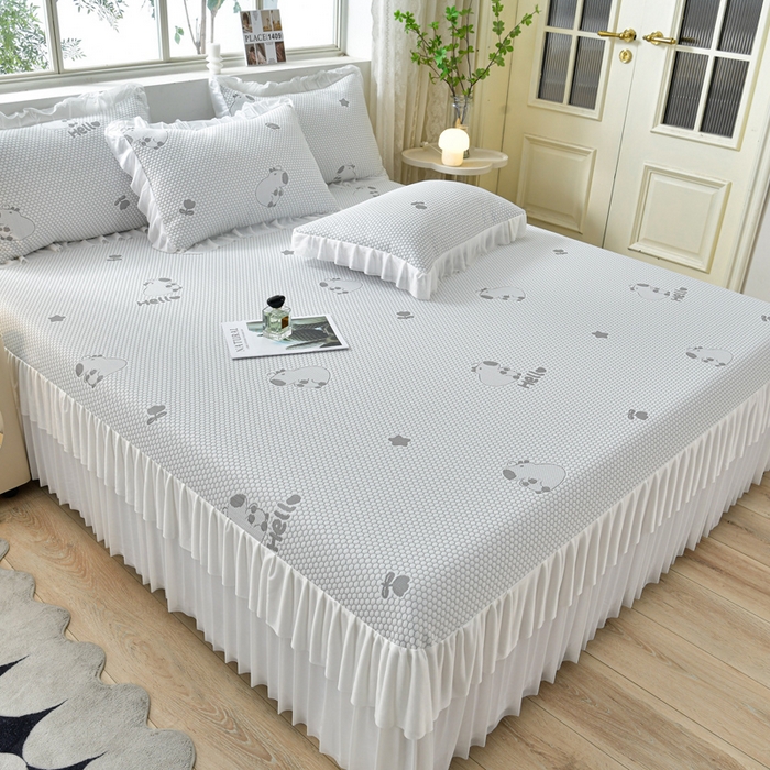 91家纺网 家纺一手货源 找家纺 梦之星 2026春夏新款400克A类提花冰豆豆凉感床裙款凉席三件套席子空调软席  卡比巴拉-灰