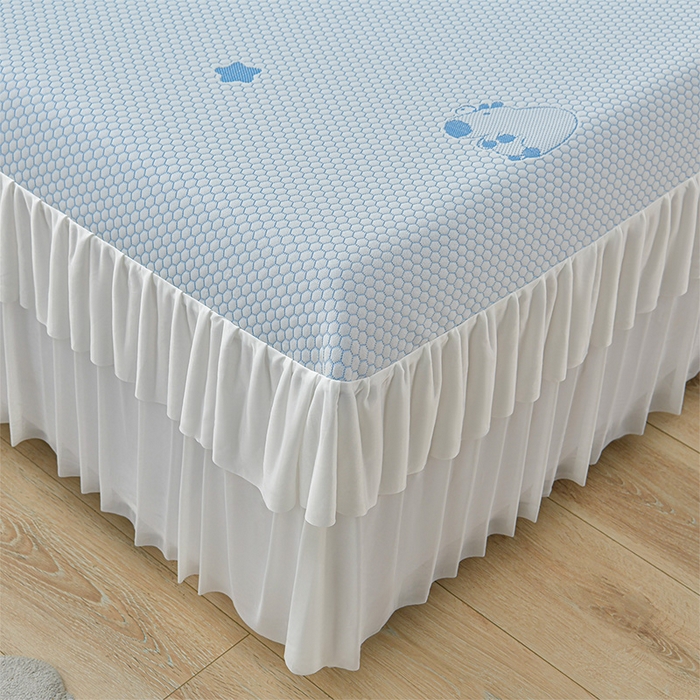 91家纺网 家纺一手货源 找家纺 梦之星 2026春夏新款400克A类提花冰豆豆凉感床裙款凉席三件套席子空调软席  卡比巴拉-蓝