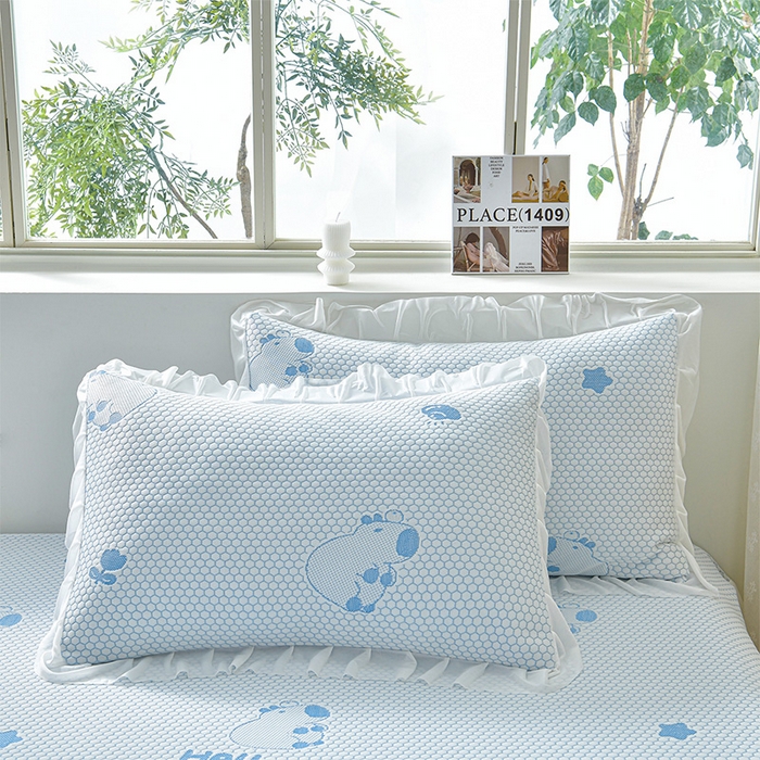 91家纺网 家纺一手货源 找家纺 梦之星 2026春夏新款400克A类提花冰豆豆凉感床裙款凉席三件套席子空调软席  卡比巴拉-蓝