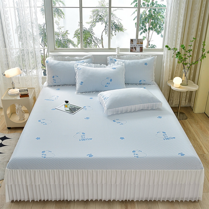 91家纺网 家纺一手货源 找家纺 梦之星 2026春夏新款400克A类提花冰豆豆凉感床裙款凉席三件套席子空调软席  卡比巴拉-蓝