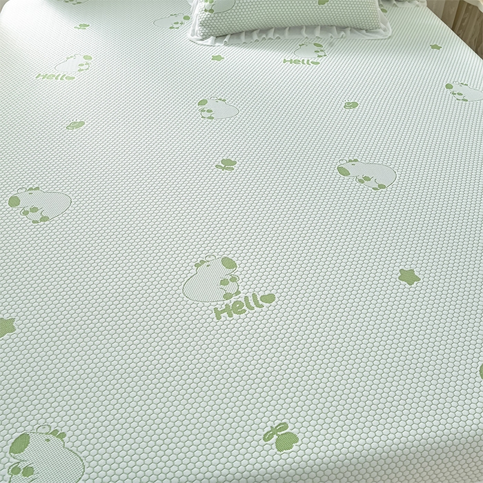 91家纺网 家纺一手货源 找家纺 梦之星 2026春夏新款400克A类提花冰豆豆凉感床裙款凉席三件套席子空调软席  卡比巴拉-绿