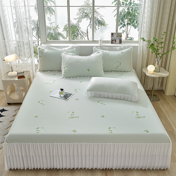 91家纺网 家纺一手货源 找家纺 梦之星 2026春夏新款400克A类提花冰豆豆凉感床裙款凉席三件套席子空调软席  卡比巴拉-绿