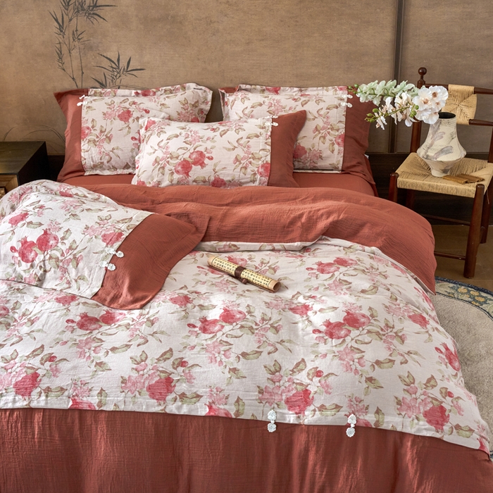 91家纺网 家纺一手货源 找家纺 （总）春皖家纺 2026新款全棉提花双层纱盘扣四件套-旗袍风系列