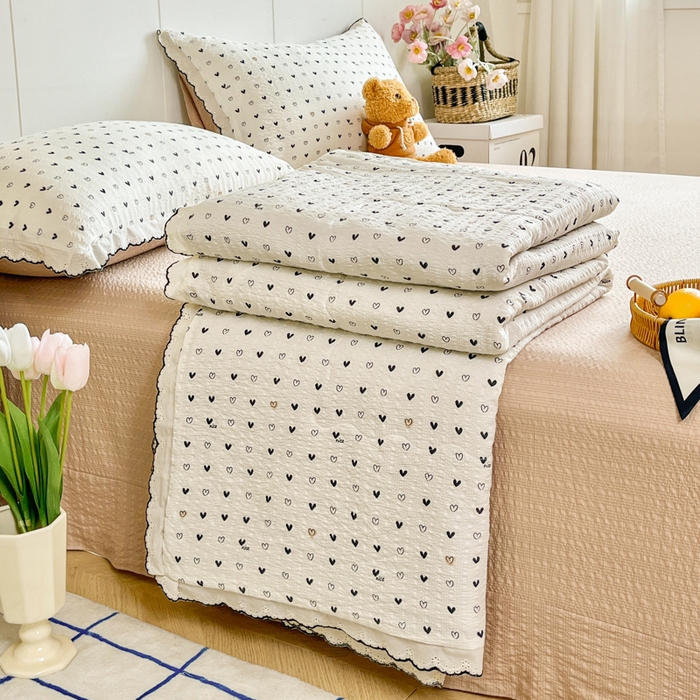 91家纺网 家纺一手货源 找家纺 （总）利禾 2026新款泡芙全棉小黑花边夏被四件套夏凉被空调被