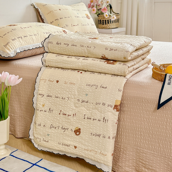 91家纺网 家纺一手货源 找家纺 （总）利禾 2026新款泡芙全棉小黑花边夏被四件套夏凉被空调被