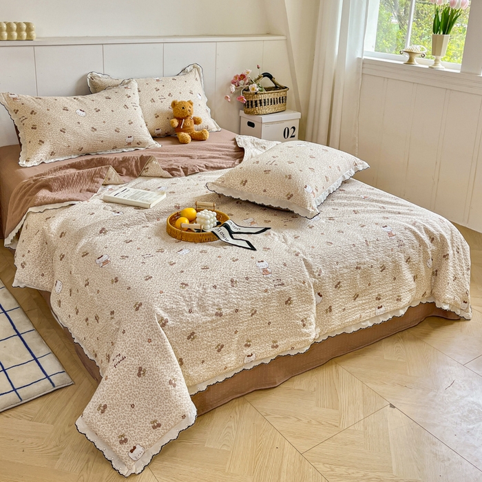 91家纺网 家纺一手货源 找家纺 （总）利禾 2026新款泡芙全棉小黑花边夏被四件套夏凉被空调被