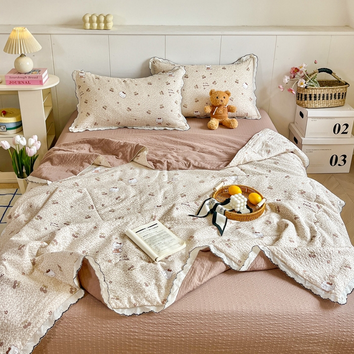 91家纺网 家纺一手货源 找家纺 （总）利禾 2026新款泡芙全棉小黑花边夏被四件套夏凉被空调被