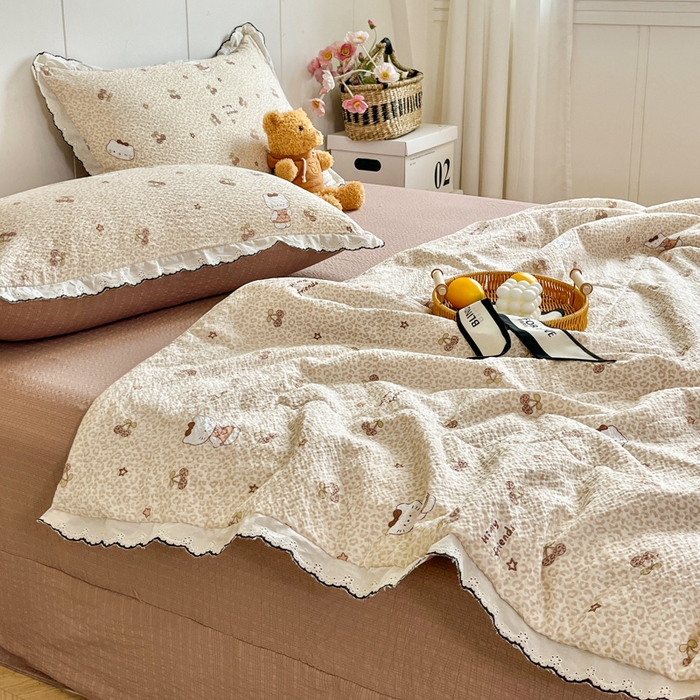 91家纺网 家纺一手货源 找家纺 （总）利禾 2026新款泡芙全棉小黑花边夏被四件套夏凉被空调被