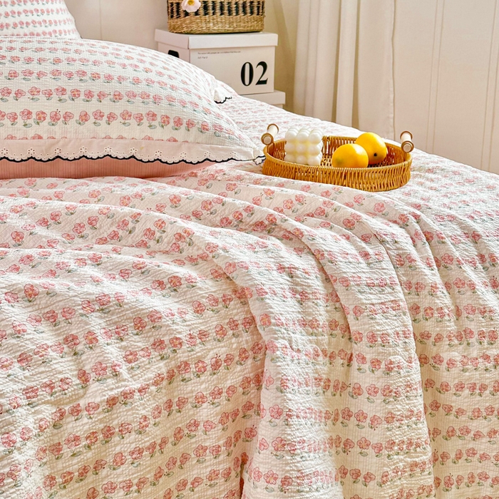 91家纺网 家纺一手货源 找家纺 利禾 2026新款泡芙全棉小黑花边夏被四件套夏凉被空调被 花海-花边款