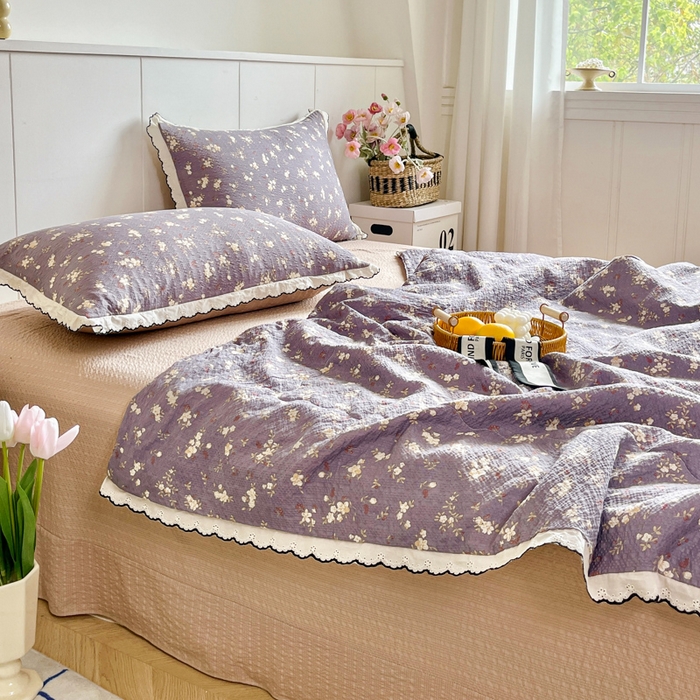 91家纺网 家纺一手货源 找家纺 利禾 2026新款泡芙全棉小黑花边夏被四件套夏凉被空调被 米兰灰-花边款