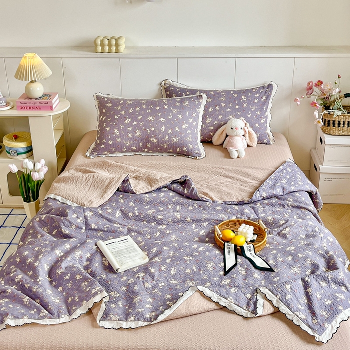 91家纺网 家纺一手货源 找家纺 利禾 2026新款泡芙全棉小黑花边夏被四件套夏凉被空调被 米兰灰-花边款