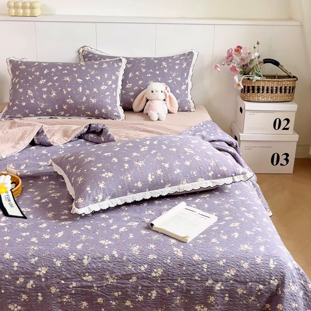 91家纺网 家纺一手货源 找家纺 利禾 2026新款泡芙全棉小黑花边夏被四件套夏凉被空调被 米兰灰-花边款