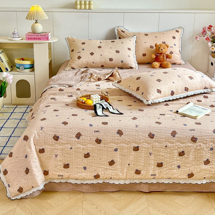 91家纺网 家纺一手货源 找家纺 利禾 2026新款泡芙全棉小黑花边夏被四件套夏凉被空调被 曲奇猫-花边款