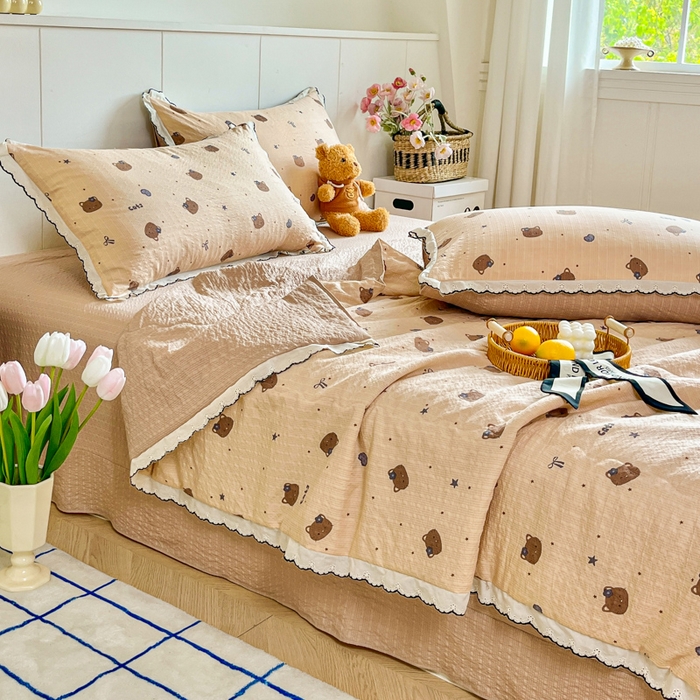 91家纺网 家纺一手货源 找家纺 利禾 2026新款泡芙全棉小黑花边夏被四件套夏凉被空调被 曲奇猫-花边款