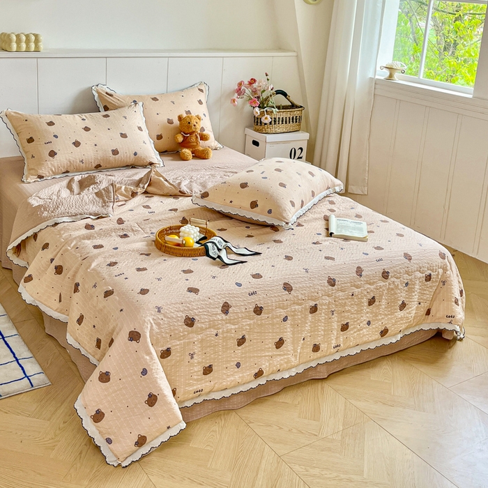 91家纺网 家纺一手货源 找家纺 利禾 2026新款泡芙全棉小黑花边夏被四件套夏凉被空调被 曲奇猫-花边款