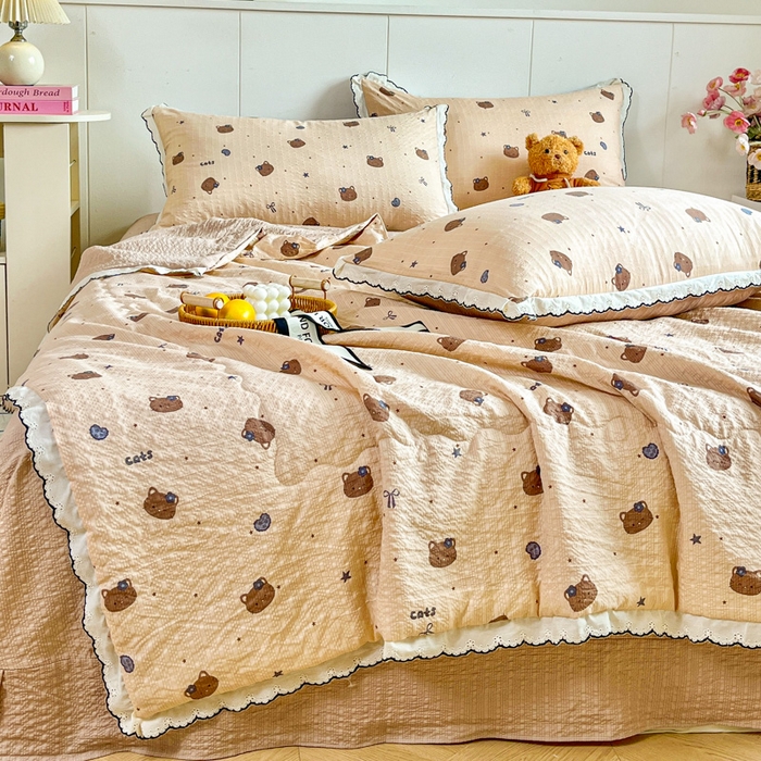 91家纺网 家纺一手货源 找家纺 利禾 2026新款泡芙全棉小黑花边夏被四件套夏凉被空调被 曲奇猫-花边款