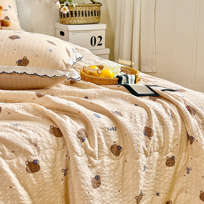 91家纺网 家纺一手货源 找家纺 利禾 2026新款泡芙全棉小黑花边夏被四件套夏凉被空调被 曲奇猫-花边款