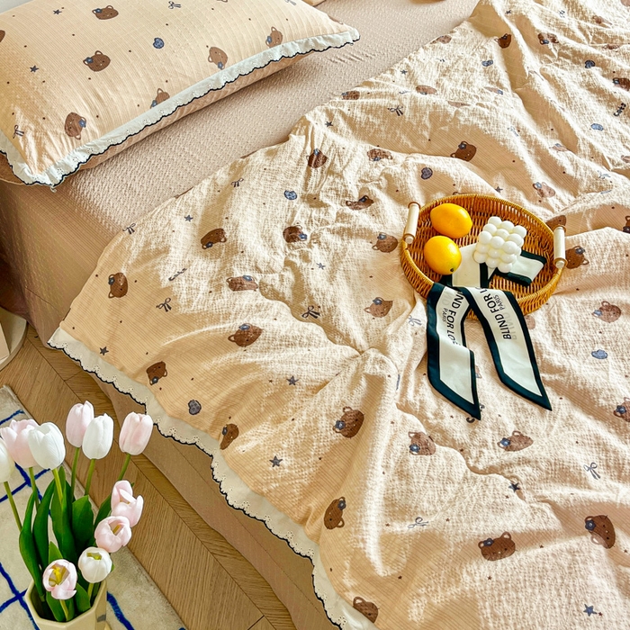 91家纺网 家纺一手货源 找家纺 利禾 2026新款泡芙全棉小黑花边夏被四件套夏凉被空调被 曲奇猫-花边款