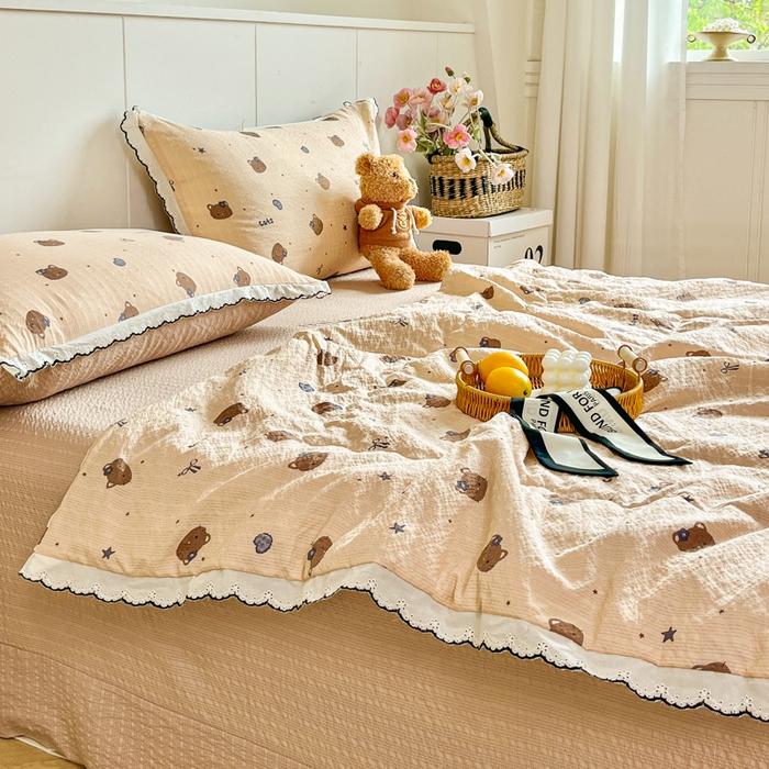 91家纺网 家纺一手货源 找家纺 利禾 2026新款泡芙全棉小黑花边夏被四件套夏凉被空调被 曲奇猫-花边款