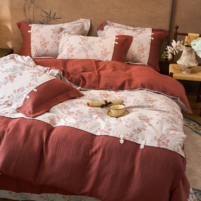 91家纺网 家纺一手货源 找家纺 春皖家纺 2026新款全棉提花双层纱盘扣四件套-旗袍风系列 红蕊