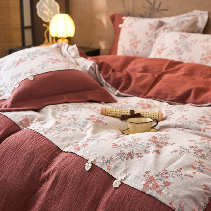 91家纺网 家纺一手货源 找家纺 春皖家纺 2026新款全棉提花双层纱盘扣四件套-旗袍风系列 红蕊