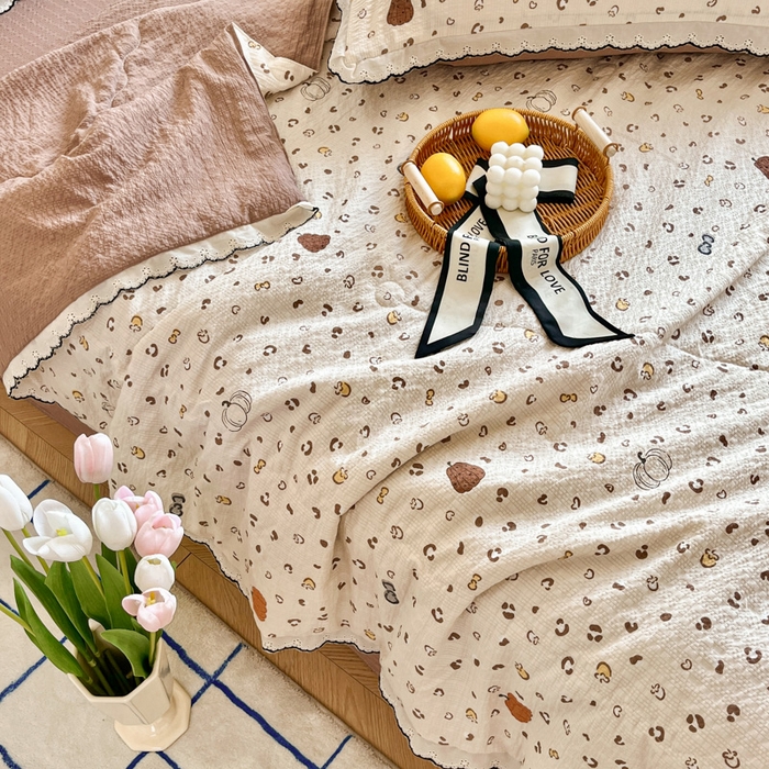 91家纺网 家纺一手货源 找家纺 利禾 2026新款泡芙全棉小黑花边夏被四件套夏凉被空调被 小南瓜-花边款