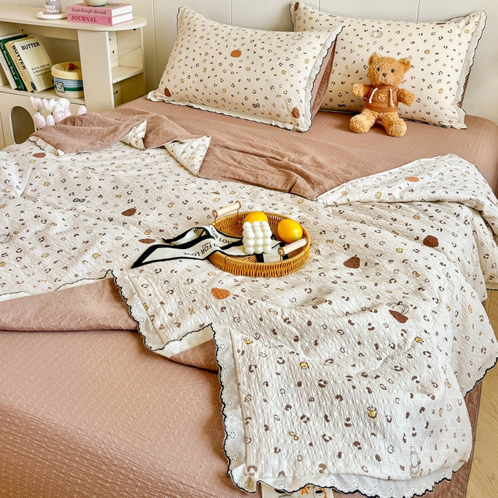 91家纺网 家纺一手货源 找家纺 利禾 2026新款泡芙全棉小黑花边夏被四件套夏凉被空调被 小南瓜-花边款