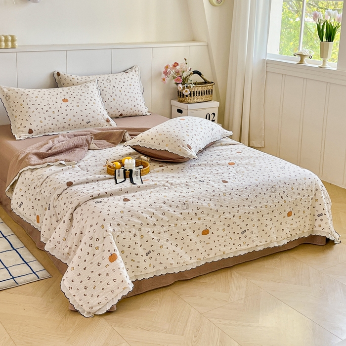 91家纺网 家纺一手货源 找家纺 利禾 2026新款泡芙全棉小黑花边夏被四件套夏凉被空调被 小南瓜-花边款