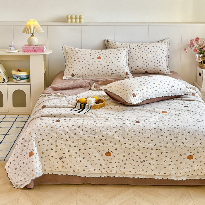 91家纺网 家纺一手货源 找家纺 利禾 2026新款泡芙全棉小黑花边夏被四件套夏凉被空调被 小南瓜-花边款