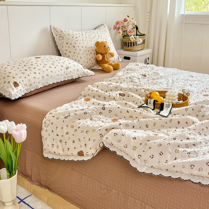 91家纺网 家纺一手货源 找家纺 利禾 2026新款泡芙全棉小黑花边夏被四件套夏凉被空调被 小南瓜-花边款