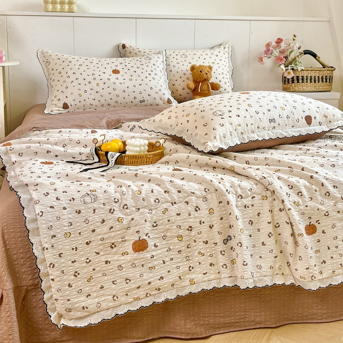 91家纺网 家纺一手货源 找家纺 利禾 2026新款泡芙全棉小黑花边夏被四件套夏凉被空调被 小南瓜-花边款