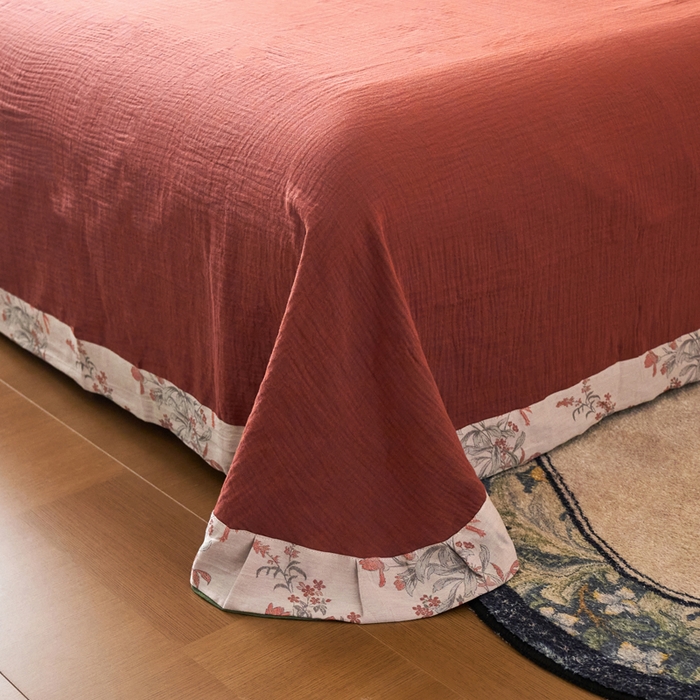 91家纺网 家纺一手货源 找家纺 春皖家纺 2026新款全棉提花双层纱盘扣四件套-旗袍风系列 红蕊