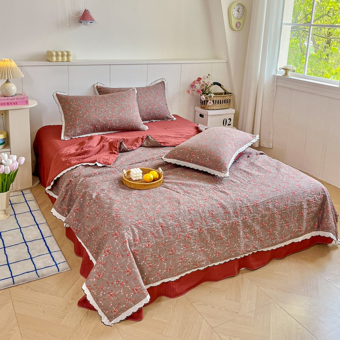 91家纺网 家纺一手货源 找家纺 利禾 2026新款泡芙全棉小黑花边夏被四件套夏凉被空调被 胭脂-花边款