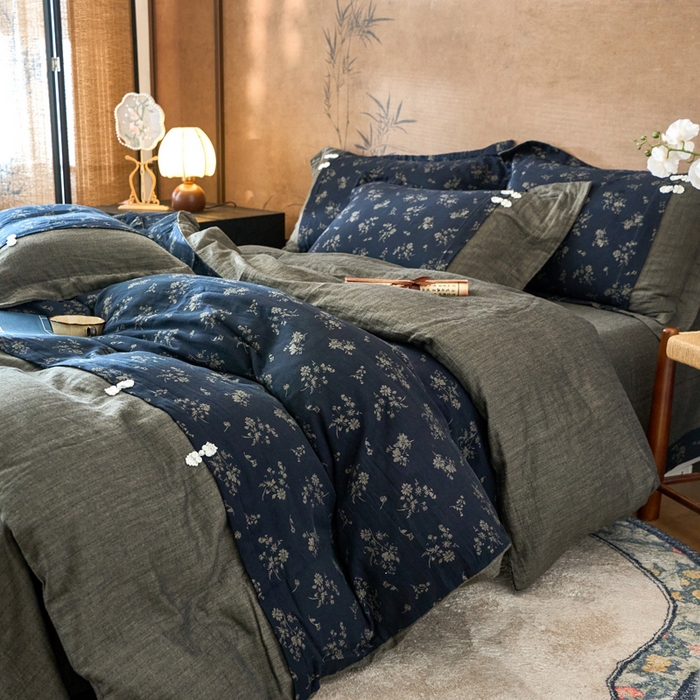 91家纺网 家纺一手货源 找家纺 春皖家纺 2026新款全棉提花双层纱盘扣四件套-旗袍风系列 梦里江南