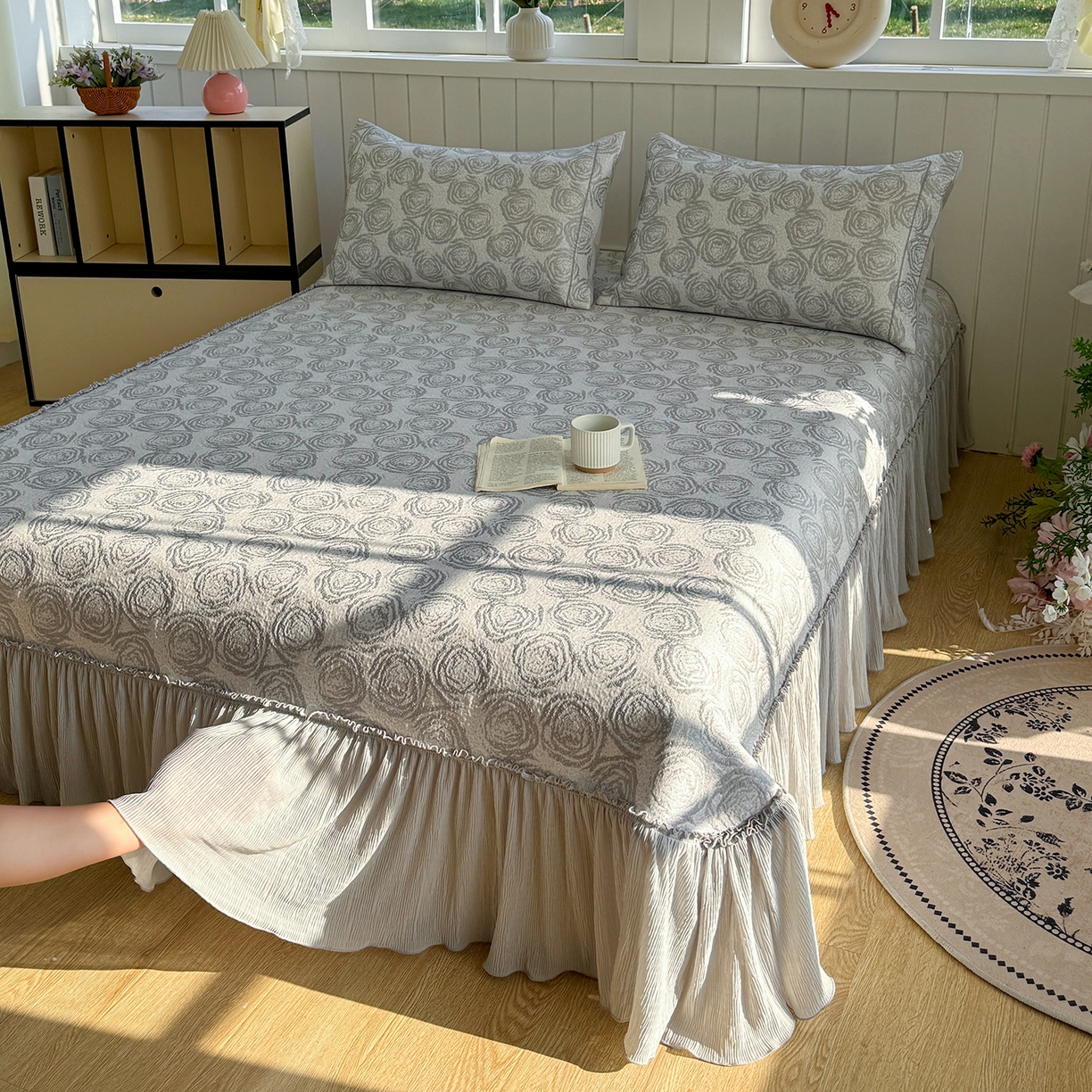 91家纺网 家纺一手货源 找家纺 （总）女子家纺 2026新款A类凉豆豆凉感提花床裙席-玫瑰物语系列