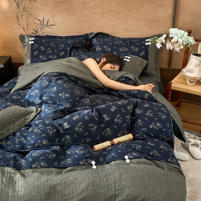 91家纺网 家纺一手货源 找家纺 春皖家纺 2026新款全棉提花双层纱盘扣四件套-旗袍风系列 梦里江南