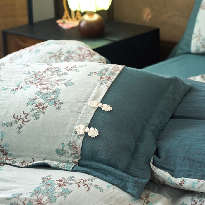 91家纺网 家纺一手货源 找家纺 春皖家纺 2026新款全棉提花双层纱盘扣四件套-旗袍风系列 南鸢