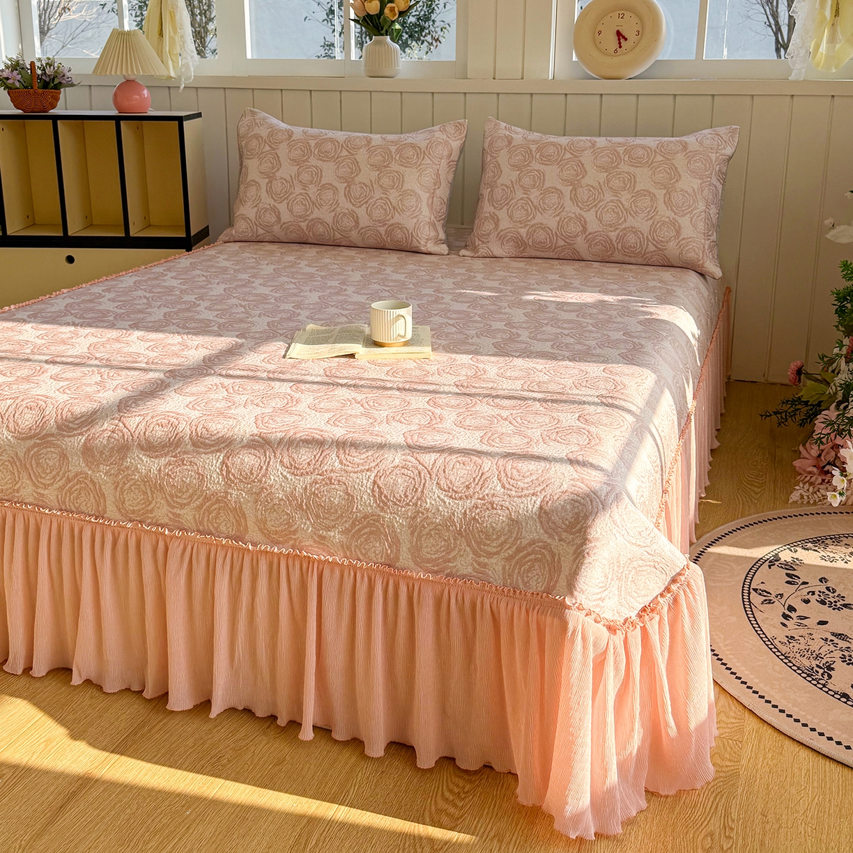 91家纺网 家纺一手货源 找家纺 （总）女子家纺 2026新款A类凉豆豆凉感提花床裙席-玫瑰物语系列