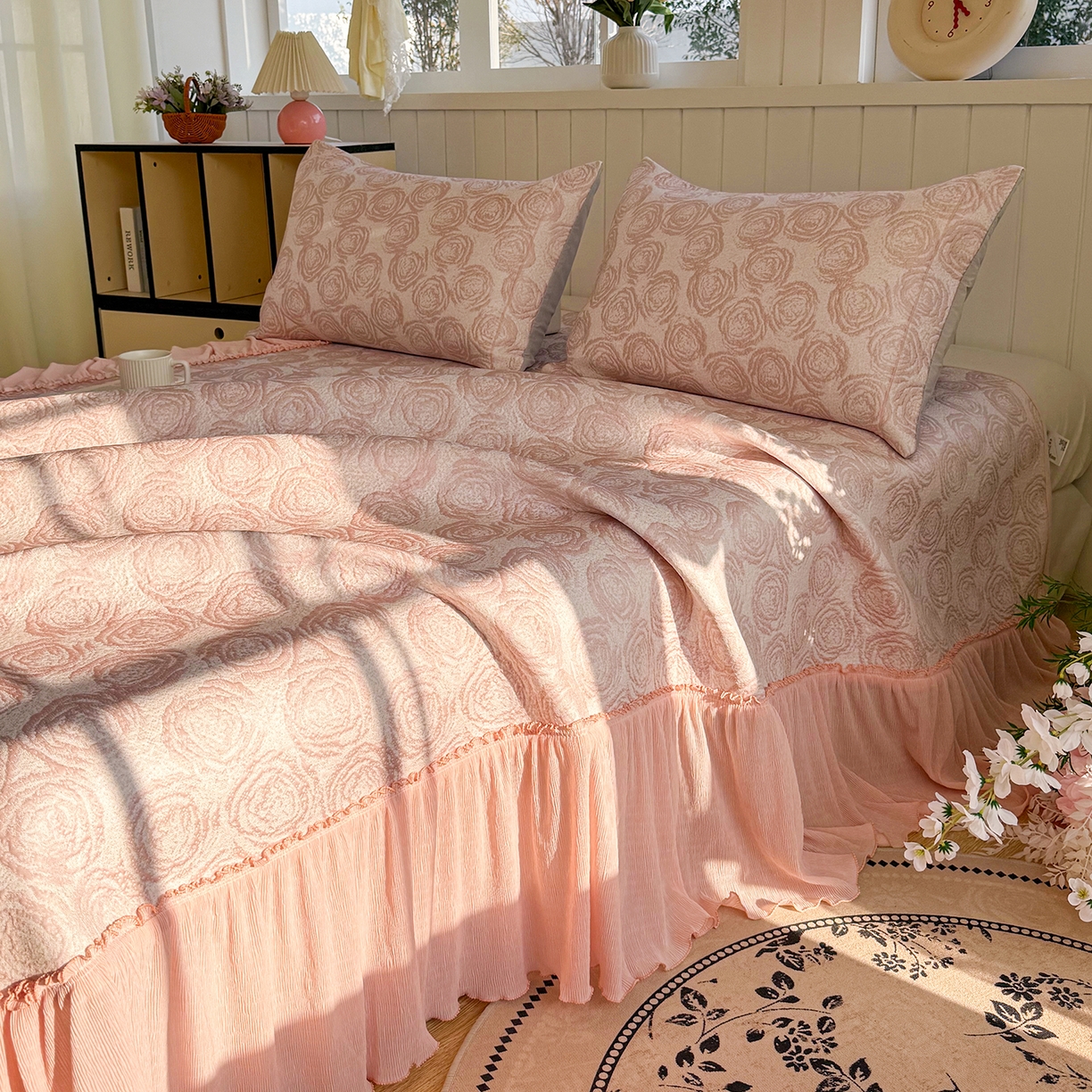 91家纺网 家纺一手货源 找家纺 （总）女子家纺 2026新款A类凉豆豆凉感提花床裙席-玫瑰物语系列